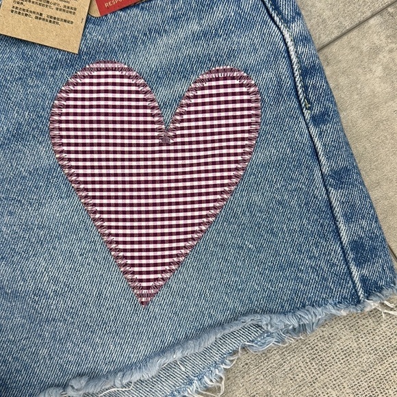🔆LEVI’S🔆 501 150 year anniversary heart shorts Limited, edition collectors - Picture 8 of 13